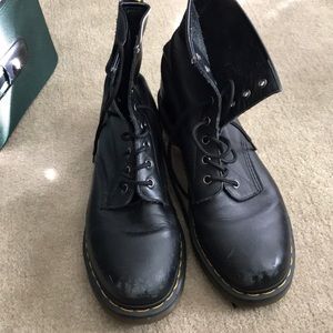 Unisex  Dr. Martens 1460 8-Eye Carpathian Boot